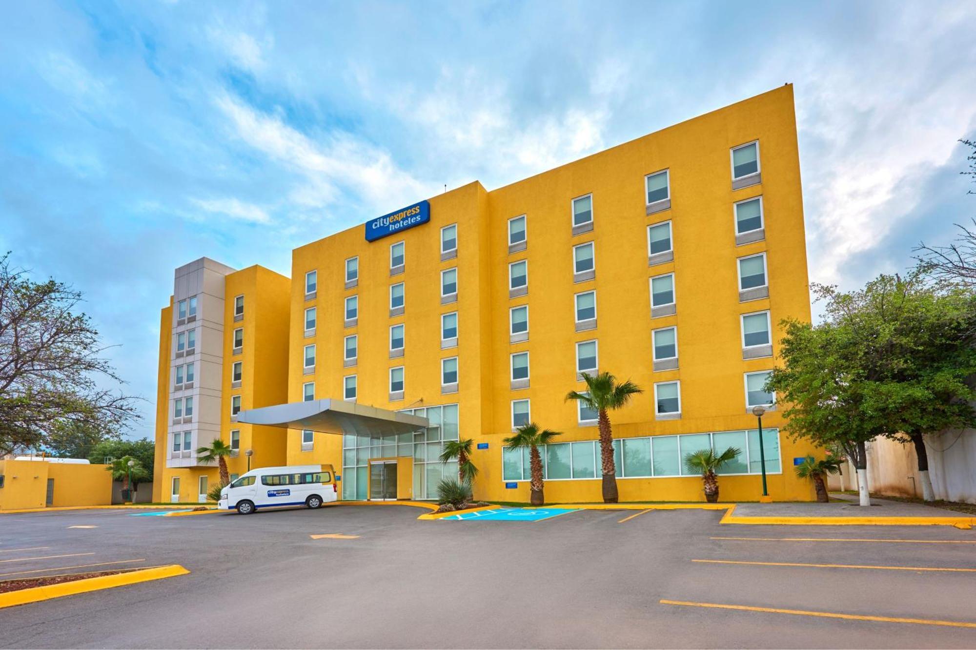 City Express By Marriott Saltillo Sur Экстерьер фото